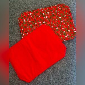 Reversible (Solid Red or Festive) Placemats-Set of 6!

Great condition!